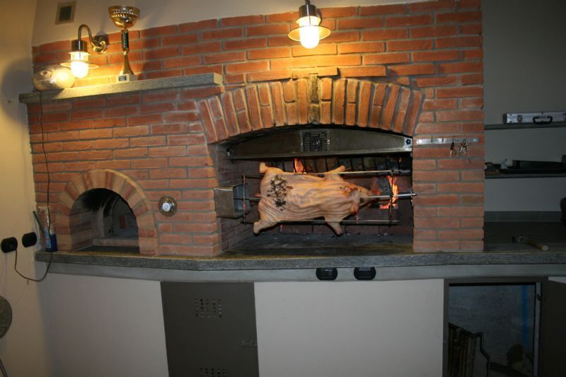 Forno a legna per il pane completamente in refrattario con barbecue ... Barbecue forno a legna