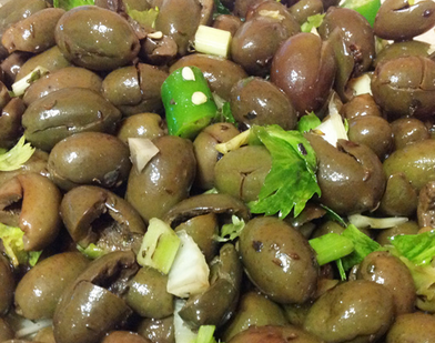 <b>Green olives salad cum ItAlia aceto</b>
