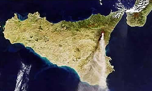 <b>”A tia di l’uovu “ !</b> - ( Ehi..tu dell’uovo ! ) -