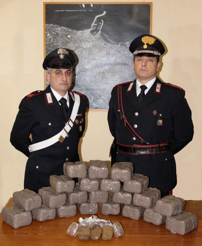 TRABIA (PA): MAXI SEQUESTRO D?HASHISH DEI CARABINIERI.