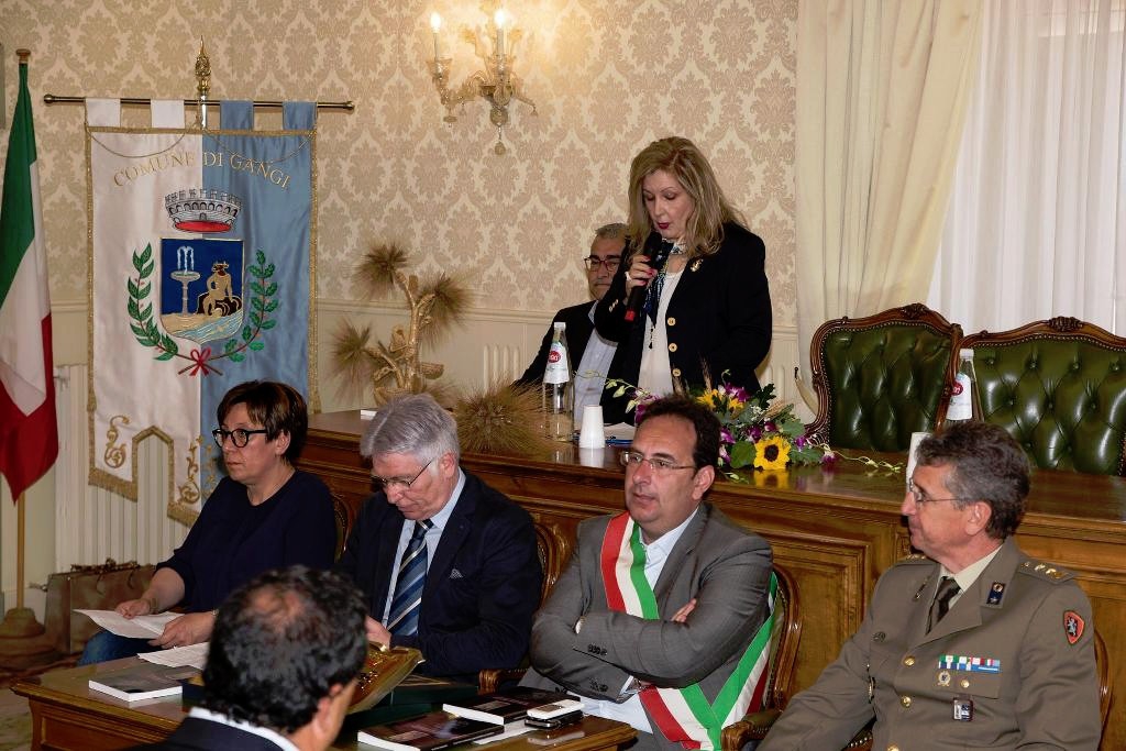 GANGI, PRESENTATO IL LIBRO DI SANTINA PARADISO “FUOCO SUL GHIACCIO DALL’INVERNO ALL’INFERNO”
