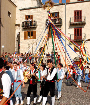 A Petralia torna il corteo nuziale con la cordella