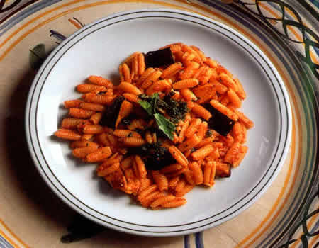 <b>CAVATIEDDI E MACCARRÙNA</b>