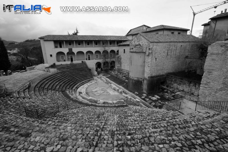 SPOLETO 2010 LA CITTA DEI DUE MONDI DELL`ARTE IL CENTRO DEL MONDO NON DICO ALTRO