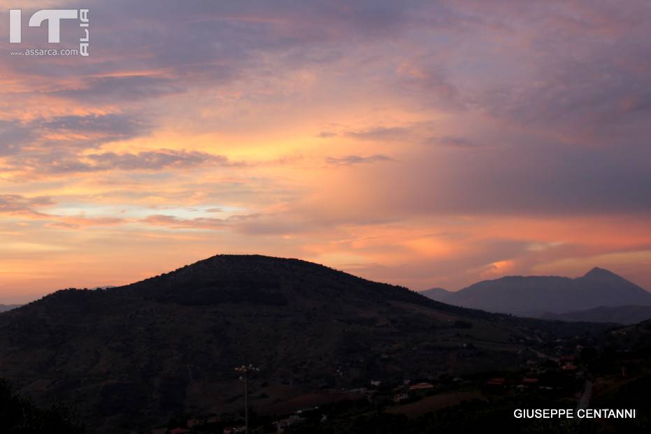 UNA PENNELLATA DI COLORI DEL TRAMONTO DI OGGI,04 AGOSTO 2018.