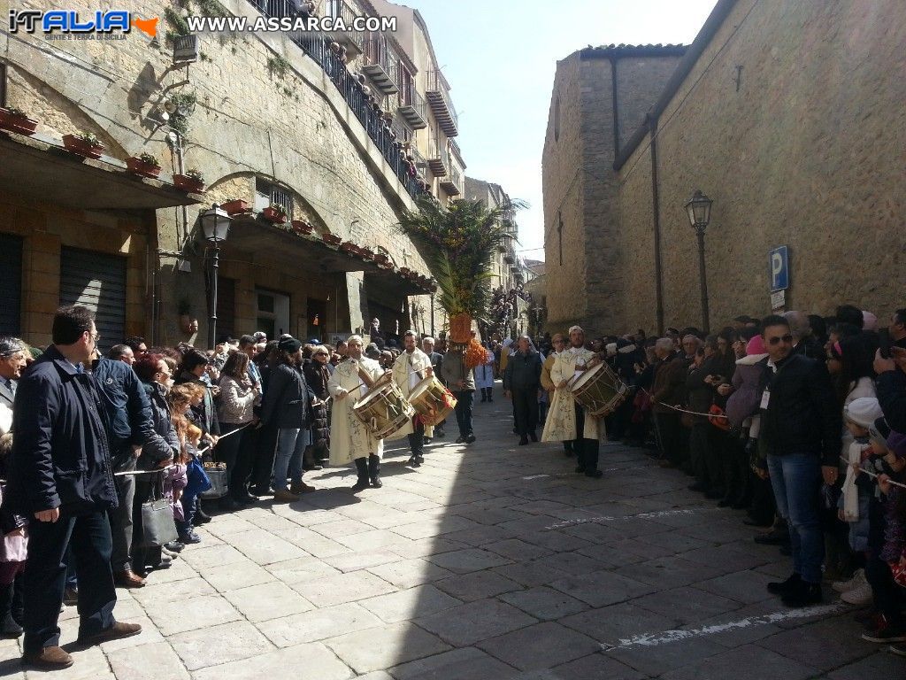 GANGI, IN QUATTROMILA PER LA MILLENARIA PROCESSIONE DELLE PALME