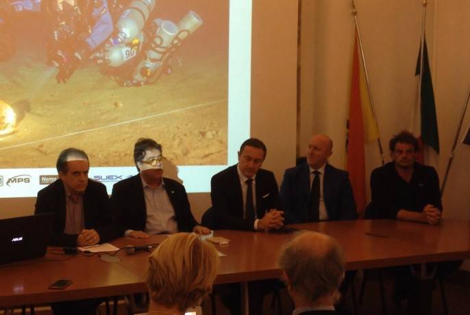 Presentati in una conferenza stampa i reperti di assoluta novit nel campo dellarcheologica subacquea recuperati nel luogo della battaglia delle Egadi, 