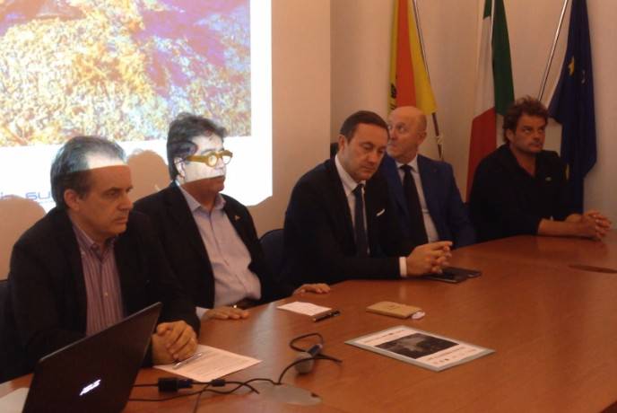 Presentati in una conferenza stampa i reperti di assoluta novit nel campo dellarcheologica subacquea recuperati nel luogo della battaglia delle Egadi, 