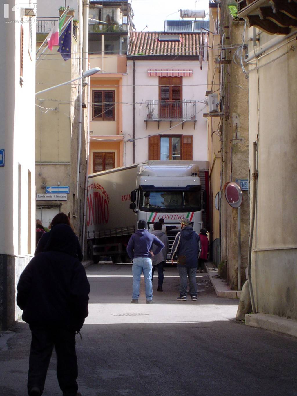 Autoarticolato blocca la circolazione., 