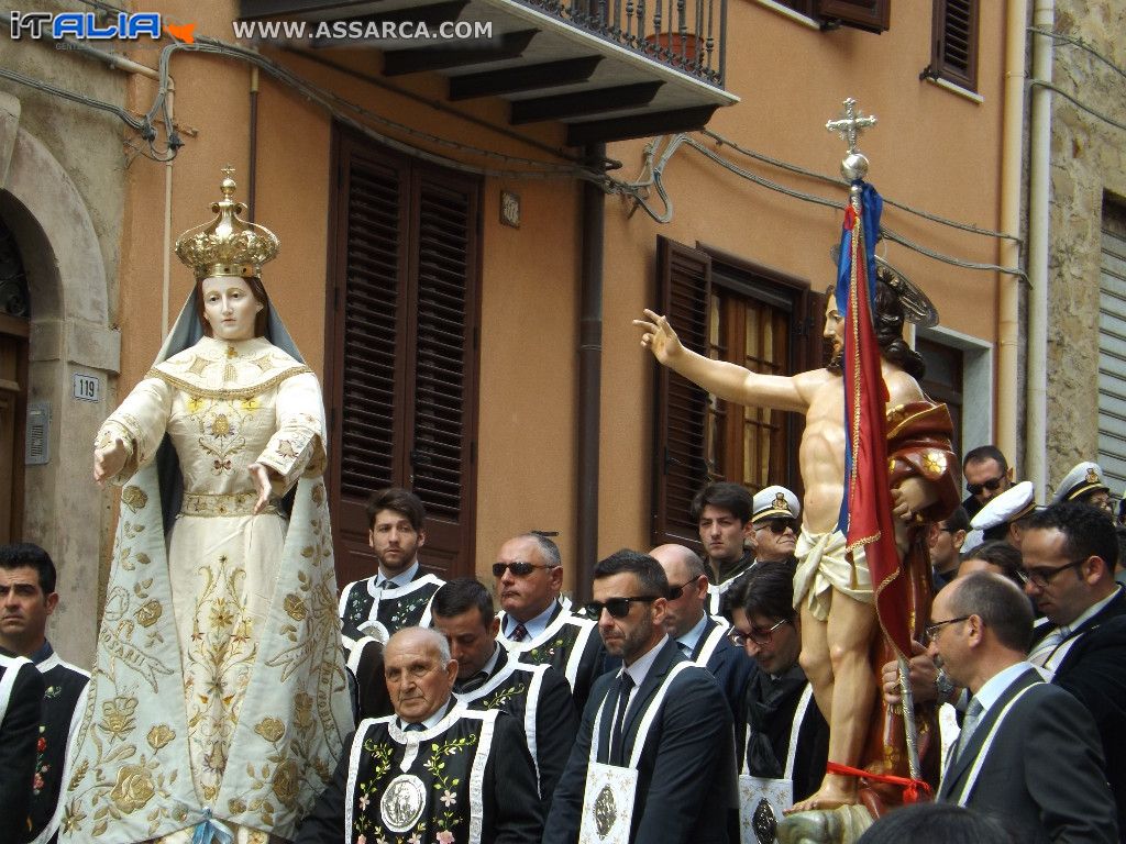 LA PASQUA CON L`INCONTRO FRA IL CRISTO RISORTO E SUA MADRE.