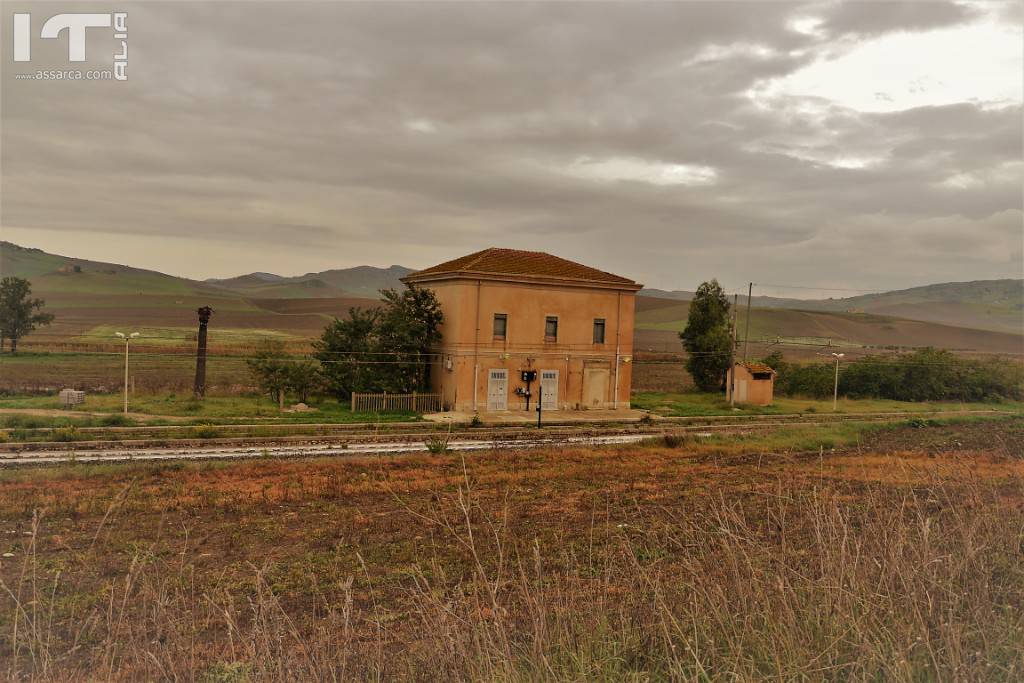 PASSEGGIANDO DA STAZIONE A STAZIONE