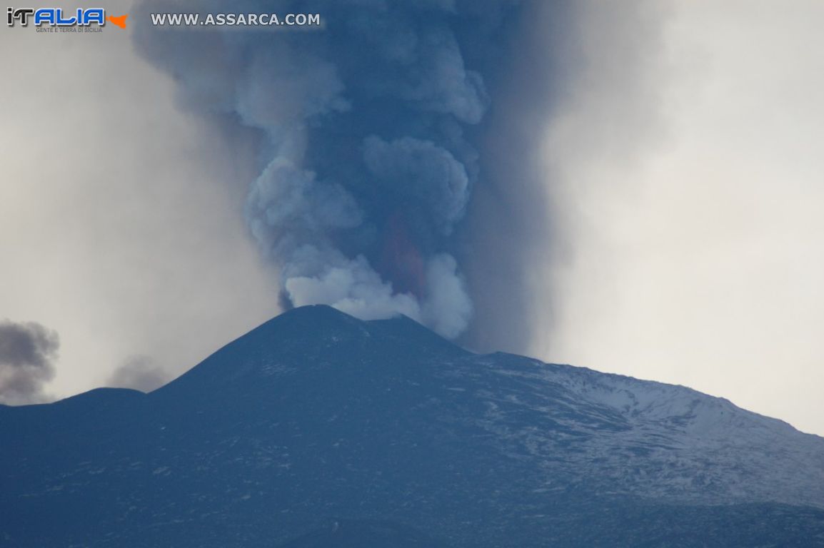 ERUZIONE ETNA DEL 04/12/2015 VISTA DA MALVAGNA (ME)