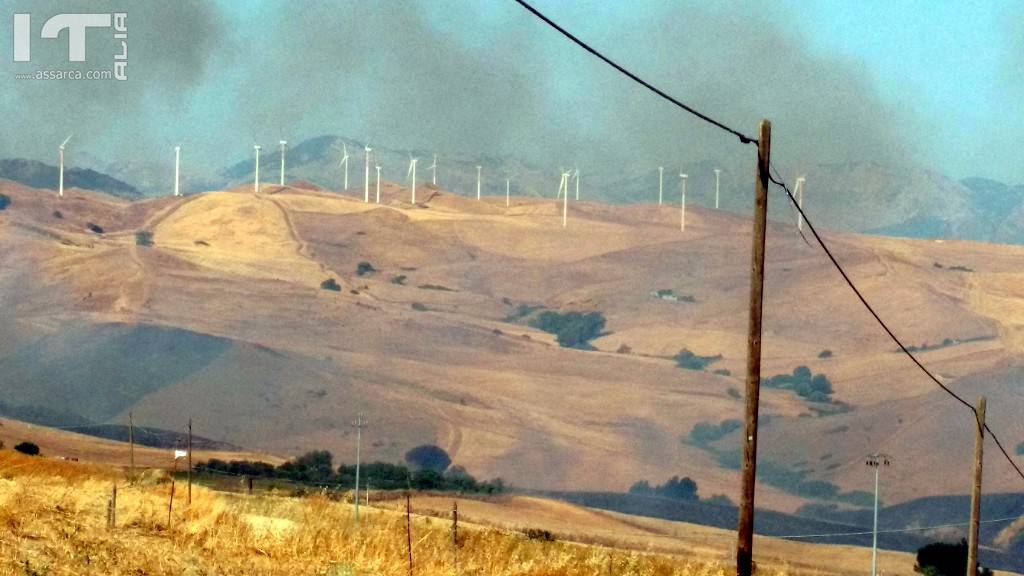 Incendio di una lunga serie, in questa estate torrida., 