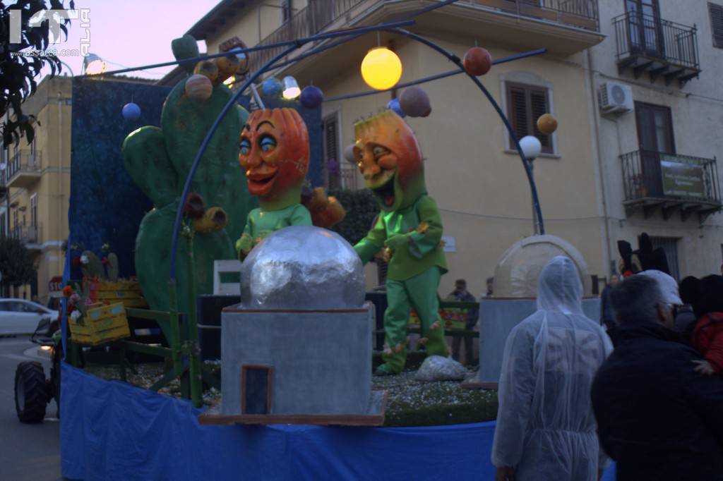 Sfilata di carri allegorici e maschere a Roccapalumba.
28 Febbraio 2017, 