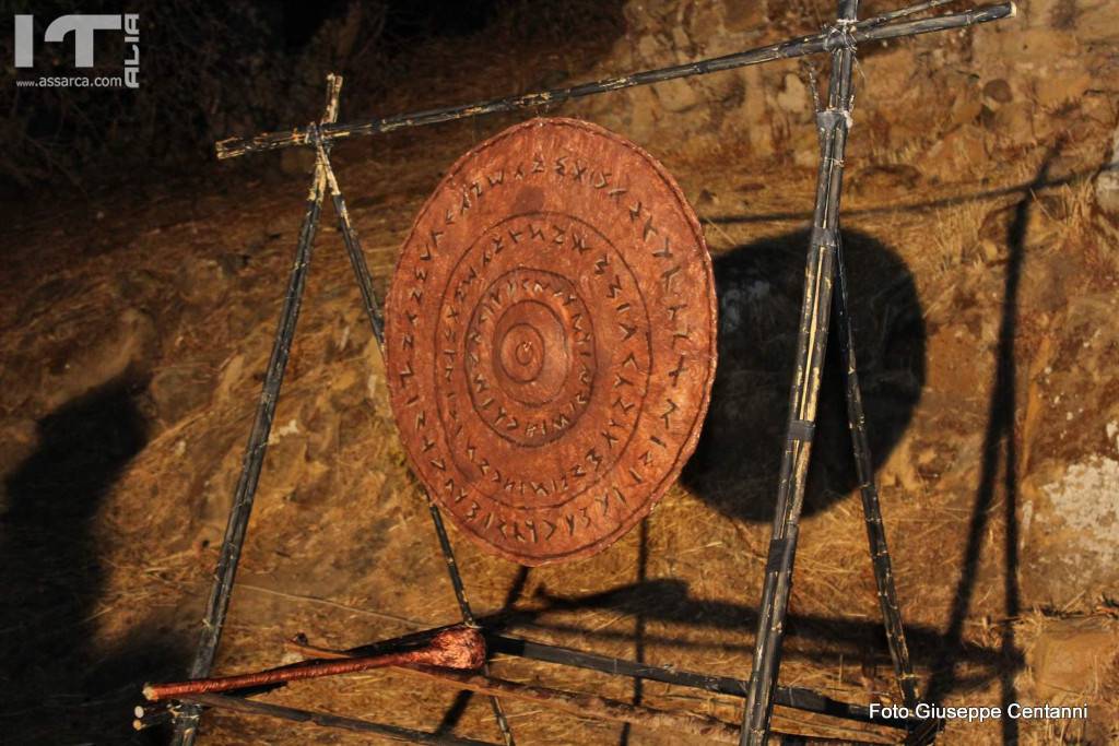 Sulle tracce di Minosse,
Spettacolo di teatro sperimentale.
Ispirato dalle leggende del re Minosse,a cura dell`Associazione Generazione Sicilia. ( Foto dopo spettacolo seguira video), 