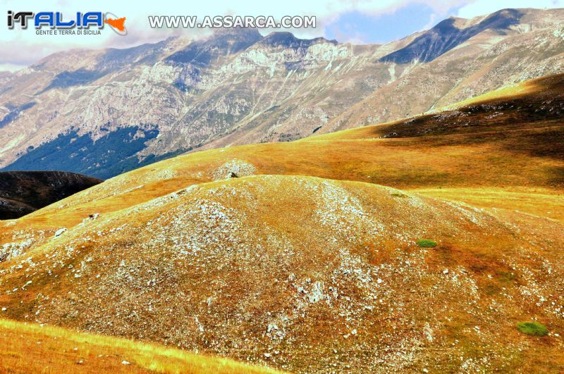 LE MONTAGNE ABRUZZESE IL GRAN SASSO D`ITALIA CAMPO IMPERATORE E LE BELLISSIME VALLATE.