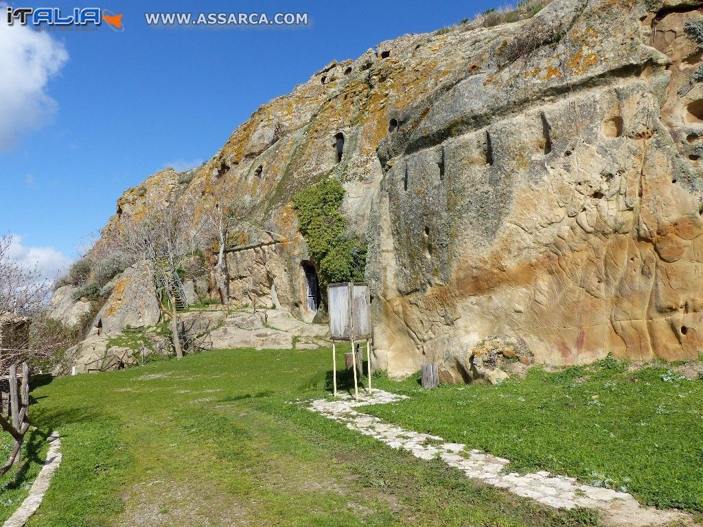 IL PRIMO GIORNO DI PRIMAVERA ALLE GROTTE DELLA GURFA -  21 MARZO 2015