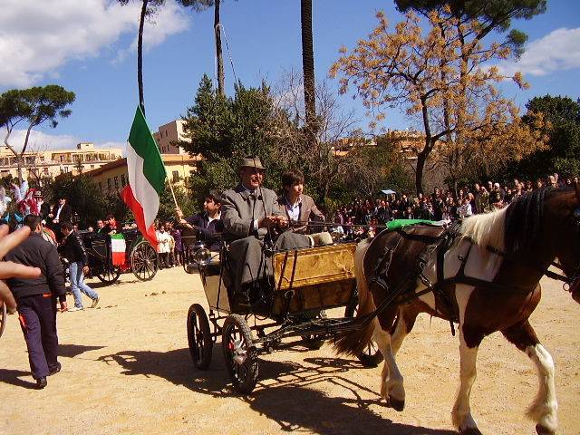 Cavalli, cavalieri e carrozze d`epoca, qualche anno fa a Villa Trabia a Palermo, 