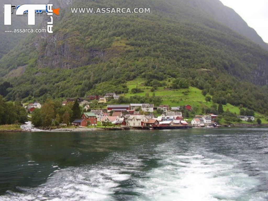 Navigando tra i fiordi Norvegesi-Passeggiando sulla terra dei Vichinghi-Flam e dintorni - 20/08/2011, 