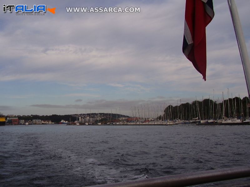 La terra dei Vichinghi n.4-Stavanger, tra fiordi, paesaggi ed uno sguardo a bordo-25/8/11, 