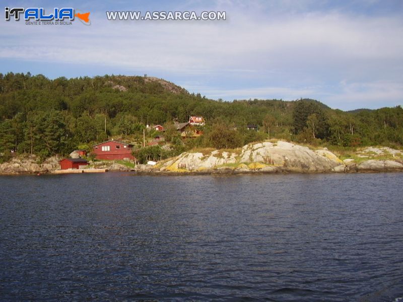 La terra dei Vichinghi n.4-Stavanger, tra fiordi, paesaggi ed uno sguardo a bordo-25/8/11, 