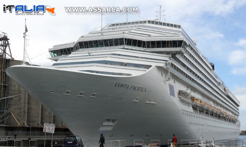 COSTA PACIFICA e MSC SPLENDIDA - al porto di Palermo (07-02-2013), 