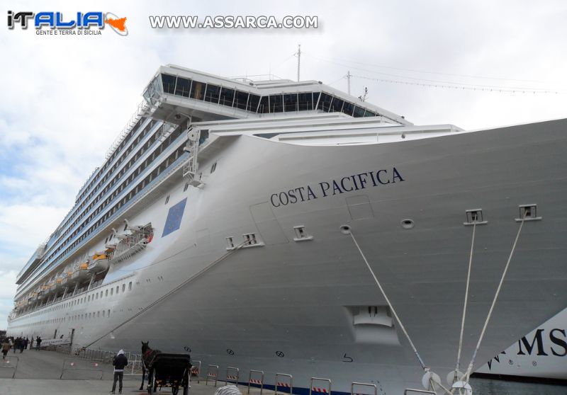 COSTA PACIFICA e MSC SPLENDIDA - al porto di Palermo (07-02-2013), 