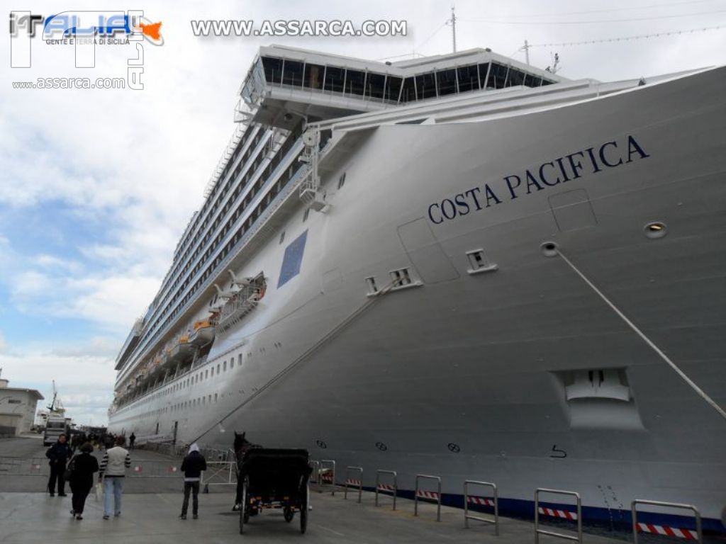 COSTA PACIFICA e MSC SPLENDIDA - al porto di Palermo (07-02-2013), 