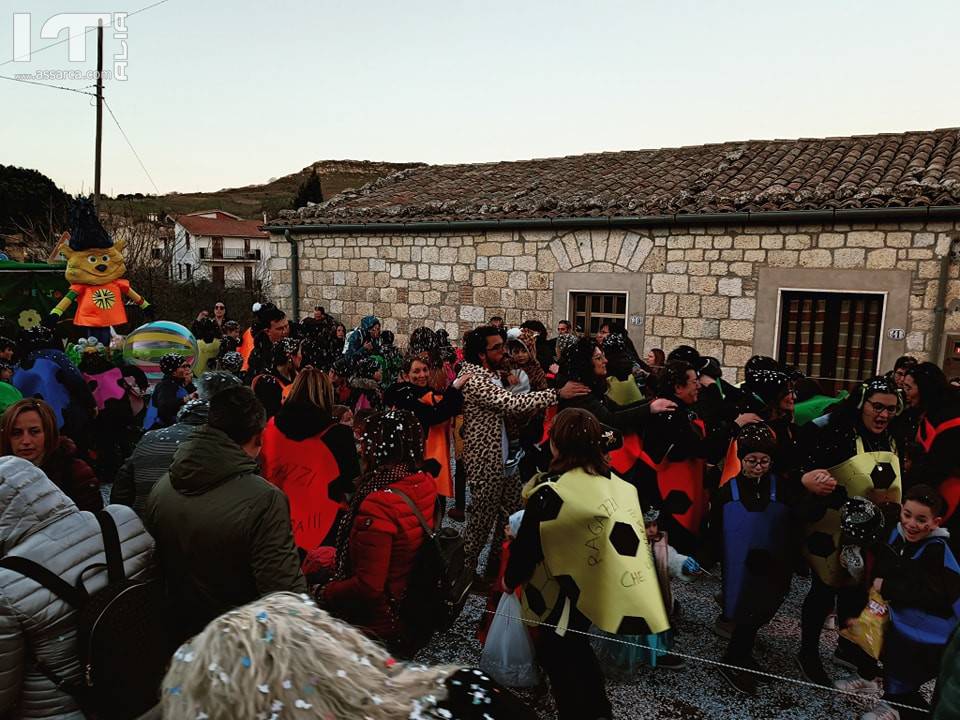 CARNEVALE, TANTI GIOVANI A PIANELLO DI PETRALIA SOPRANA PER "A CARNILIVARATA"