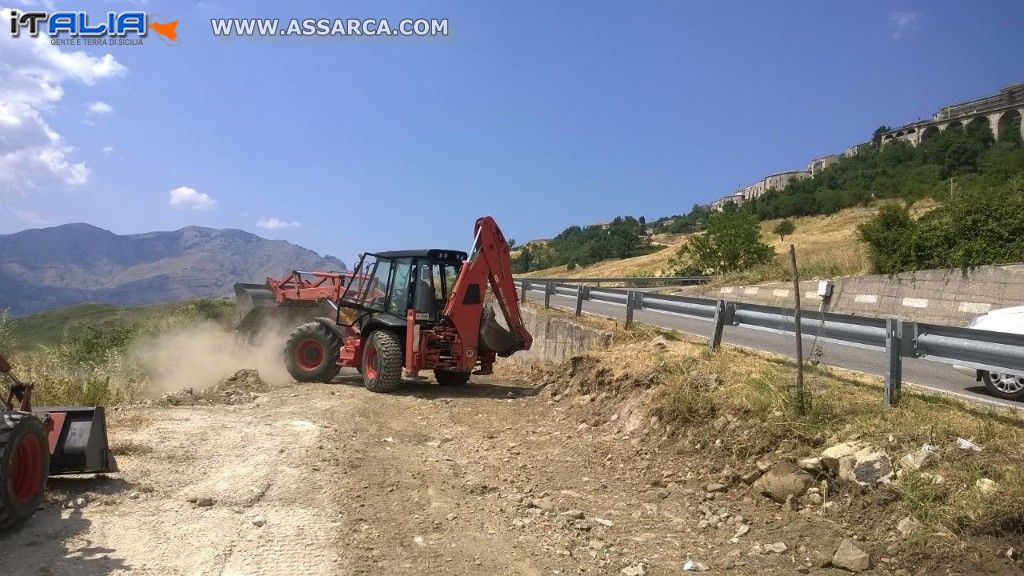 PETRALIA SOPRANA. RIPRISTINATA DAI VIGILI DEL FUOCO LA VIA DI ACCESSO ALLE VASCHE ANTINCENDIO DI PORTA SERI