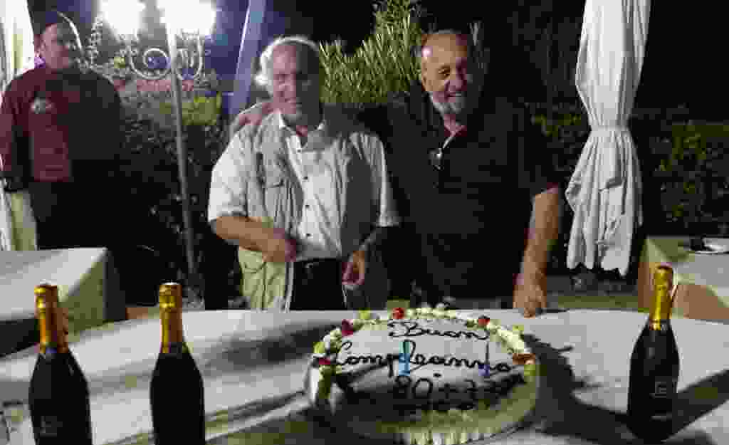 Villa Dafne 02 Settembre 2022
Familiari, parenti e amici a festeggiare 157 anni in due di  Angelo e Vincenzo Li Fonti.

