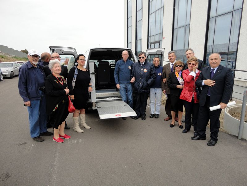 VALLEDOLMO: Manifestazione per la consegna di un pulmino all`UNITALSI di Cefalù per il trasporto di disabili