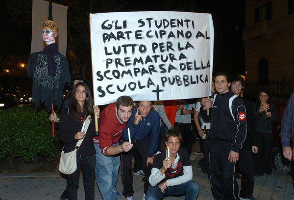 GENITORI E STUDENTI UNITI NELLA PROTESTA CONTRO IL DECRETO 133