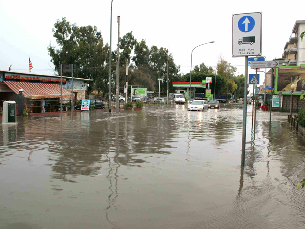 PIOGGIA SENZA SOSTA IN SICILIA, IN GINOCCHIO L'INTERA REGIONE