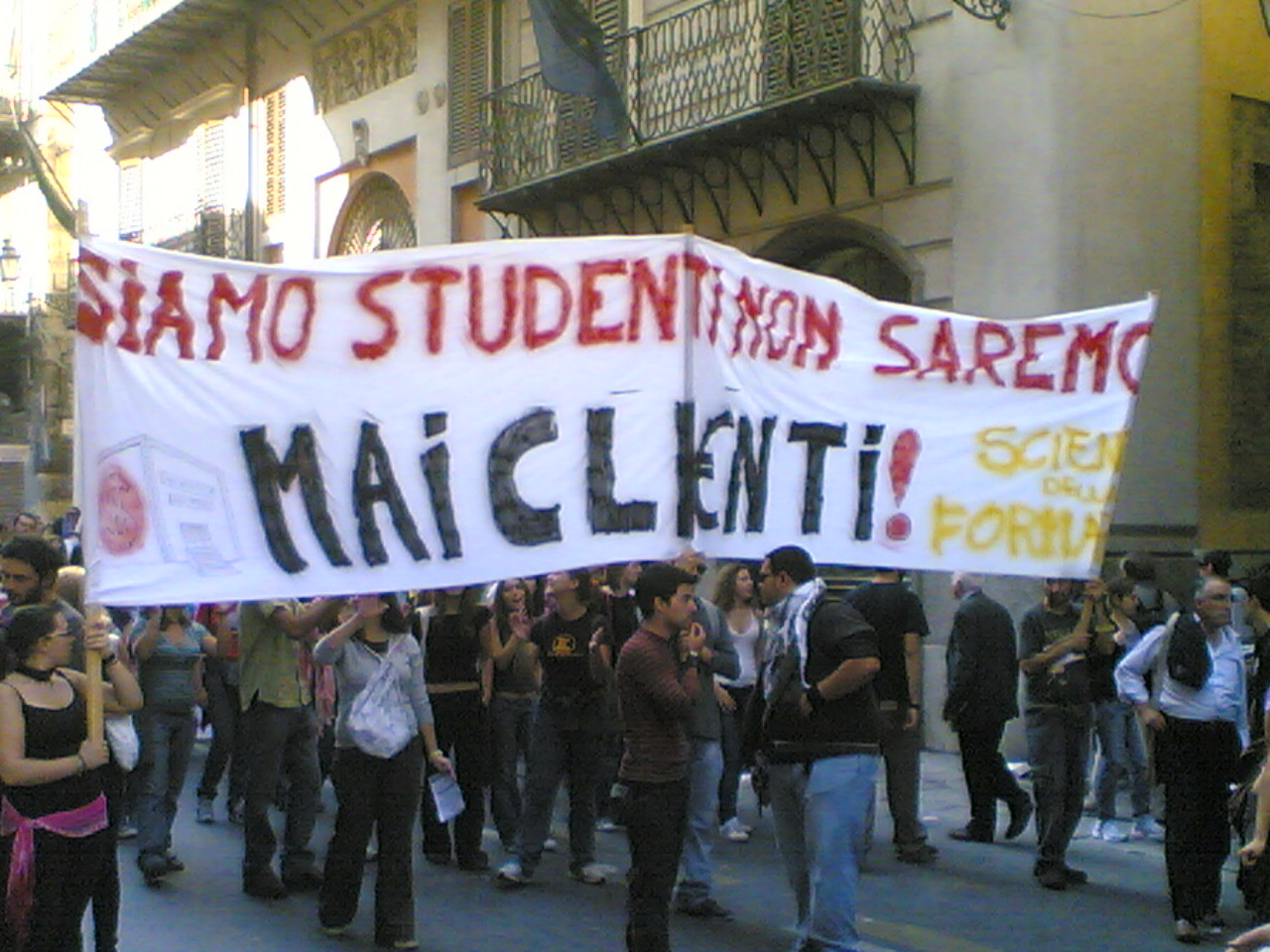 TENSIONE ALLE STELLE IN UNIVERSITA' E LICEI, CALENDARIO DI PROTESTE IN SICILIA