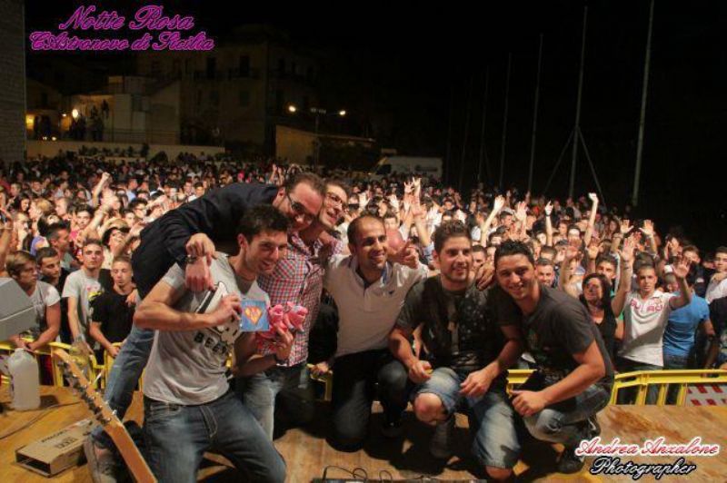 CASTRONOVO DI SICILIA (PA), SUCCESSO PER LA NOTTE ROSA