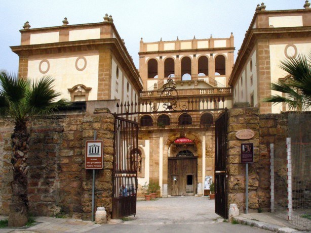 Bagheria. Visita guidata a Villa Cut, il Museo Civico della Storia della citt.