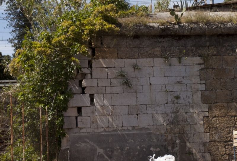 Termini Imerese. Rischia il crollo il bastione delle cinquecentesche mura di Carlo V.  Sta per scomparire un altro pezzo dell?antica città tra l?indifferenza di chi governa

