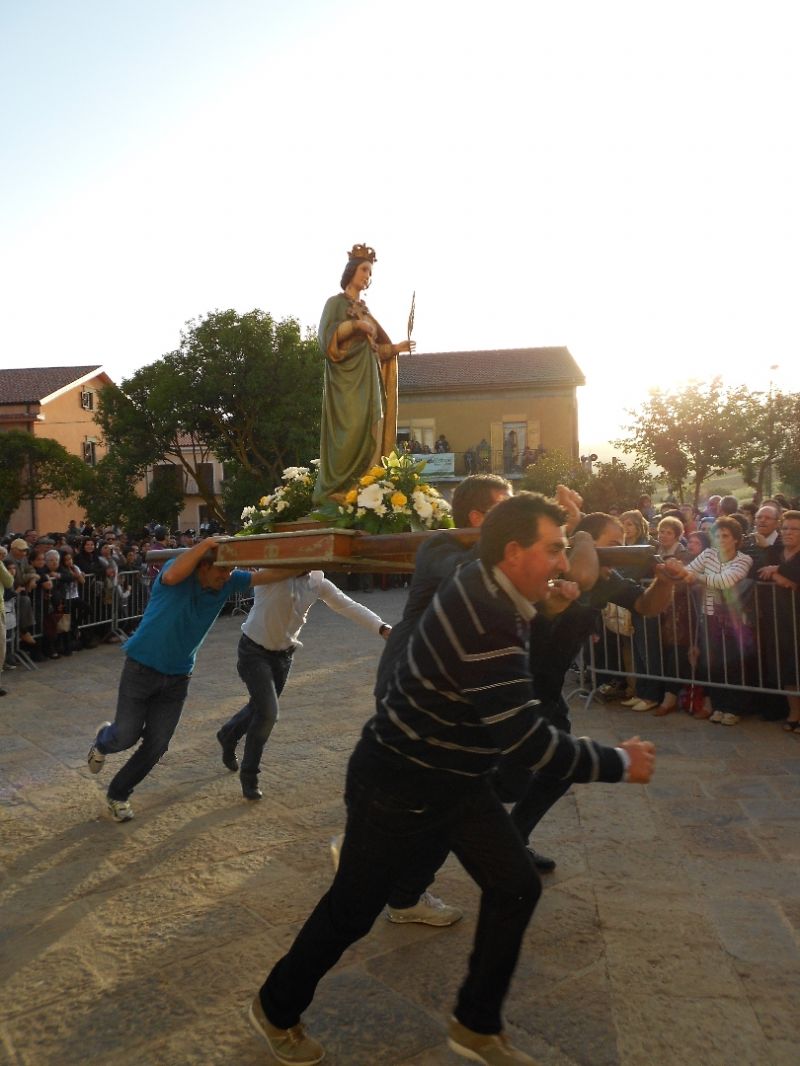 GANGI, AL VIA FESTEGGIAMENTI IN ONORE ALLO SPIRITO SANTO LUNEDI A CURSA DI SANTI
