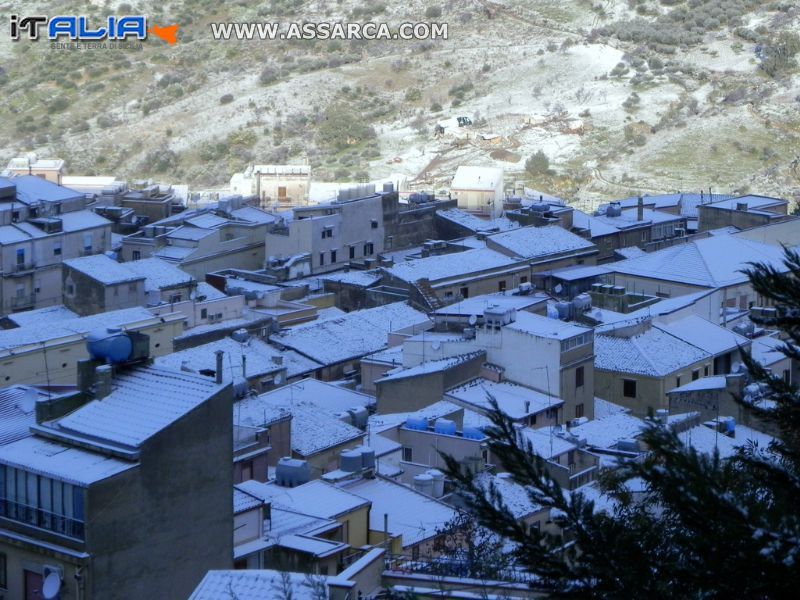 Alia, risveglio innnevato . Bianco tutto l`appennino siciliano dai 400 metri di quota.
