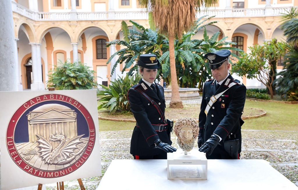 I CARABINIERI DEL TPC RIPORTANO IN ITALIA LA TESTA DI ADE, CAPOLAVORO DELLARTE GRECA TRAFUGATO IN SICILIA ALLA FINE DEGLI ANNI SETTANTA. 
