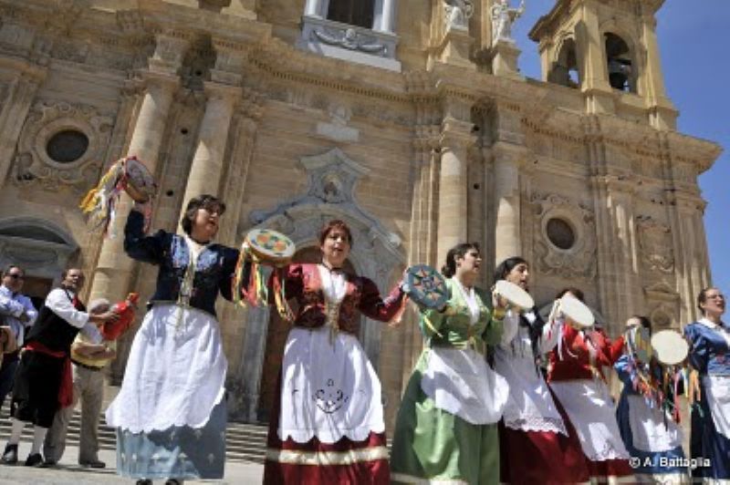 Cefalù, conferenza su il folklore in Sicilia, espressione di una cultura popolare
