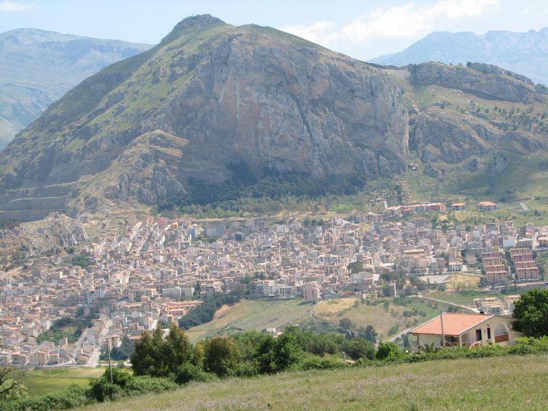 Caltavuturo:Valorizzare la Rocca di Sciara
