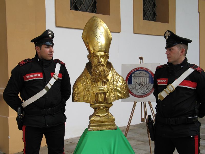 PALERMO -  I CARABINIERI RECUPERANO UN`IMPORTANTE SCULTURA DEL `500