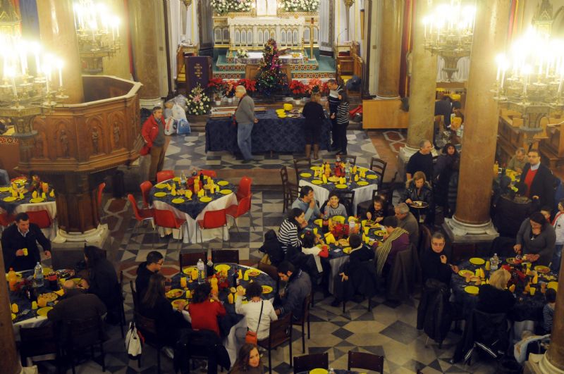 Torna il pranzo di Natale per i poveri nella Parrocchia Ss. Pietro e Paolo: �per un nuovo welfare di 365 giorni�