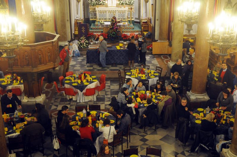 Torna il pranzo di Natale per i poveri nella Parrocchia Ss. Pietro e Paolo: per un nuovo welfare di 365 giorni