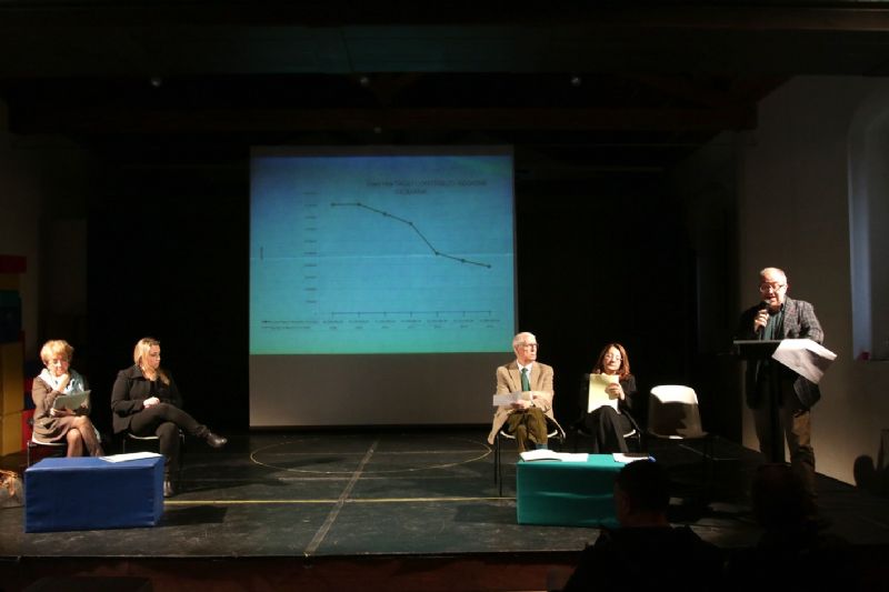 Aperto confronto nella conferenza stampa svoltasi oggi nei locali della Scuola dArte drammatica Umberto Spadaro
