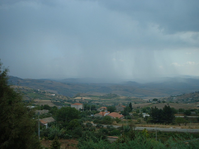 Violento nubifragio investe Alia