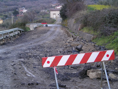 SP7. Frana pregiudica il collegamento stradale con Montemaggiore Belsito