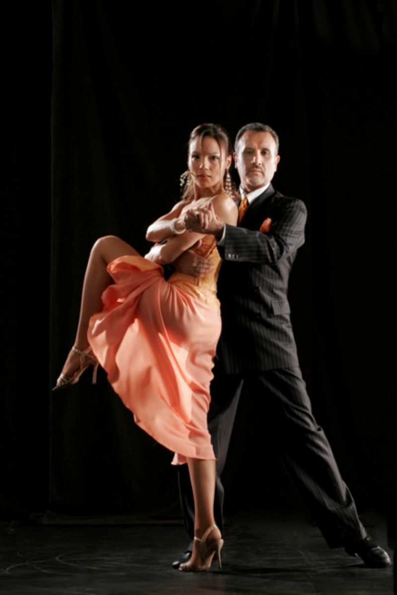 CATANIA : LUXURY TANGO SHOW Da oggi fino a domenica 25 maggio, importante stage magistrale organizzato da Caminito Tango